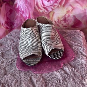 Calvin Klein White and Black Striped Women's Peep-Toe Mules